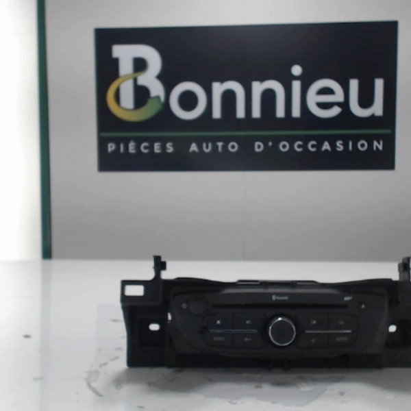 Piece-Autoradio-dorigine-RENAULT-KANGOO-2-PHASE-2-1.5-DCI--8V-TURBO-c5fba685229d5fd03e63cfdd68edeca1e38d61ff569c495bb9865c6e4f0eb2d5.jpg