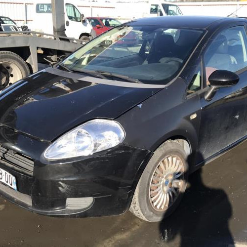 Vehicule-FIAT-GRANDE-PUNTO-2006-c780330b94b67b1de855b60b778ae5262d402a8fdb2c820a53b82b29c6a92d5d_mtn.jpg