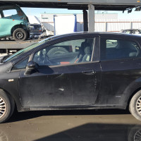 Vehicule-FIAT-GRANDE-PUNTO-2006-b55f4d7422e5debb34a52d31b12126f3adda5b46d9a089abad89ccea70095b1e.jpg