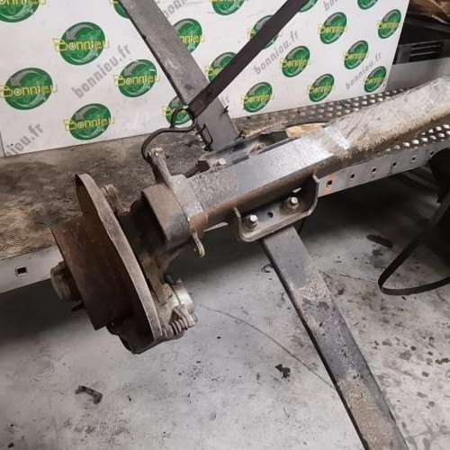 Piece-Essieu-arriere-PEUGEOT-BOXER-3-PHASE-1-b6408733a20595df22621940bdfa8c375b361346b0b8000d1122fad6e629b83c_mtn.jpg