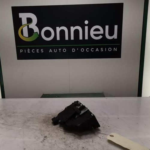 Piece-Fermeture-centralisee-avant-droit-PEUGEOT-BOXER-3-PHASE-1-8dea110682730a020dc8aeec500facf4d6f97ee8583b684d58cab3e7f515c675_mtn.jpg