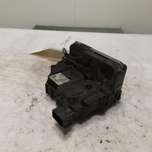 Piece-Fermeture-centralisee-avant-droit-PEUGEOT-BOXER-3-PHASE-1-eda21913c9d1d546f6c0d988bad0c9edd57afd209d300e2b8ccb94f3e89e9ae6_mtn.jpg