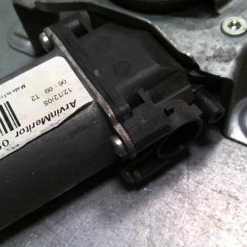 Piece-Moteur-leve-vitre-avant-gauche-RENAULT-TWINGO-2-PHASE-1-1.2i--16V-a6a4fcd5612e3bddfd87685d1e30ce853e6cf4b42a38cc0e043690c917e9c47f_mtn.jpg