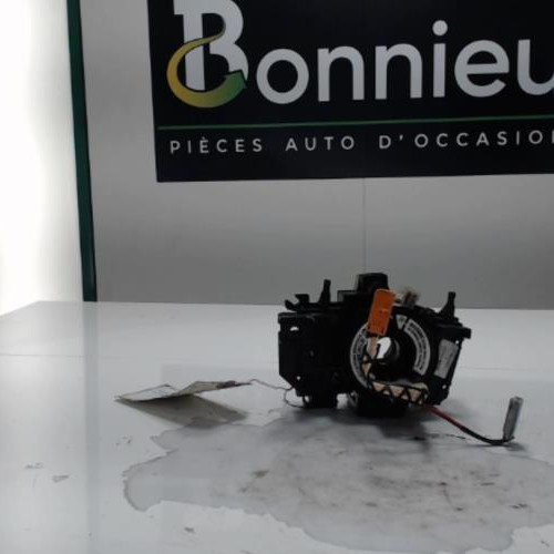Piece-Contacteur-tournant-RENAULT-KANGOO-1-PHASE-2-1.6i--16V-962a0d439adae7494ab8ca3343b393ccee61e5f67bb0ca157b5765540db38833_mtn.jpg