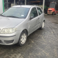 Vehicule-FIAT-PUNTO-2-PHASE-2-2006-48ecb8a3d09e48064f17be4c2cf6ffefc895dc99db7849f15910de612cf3837e_mtn.jpg