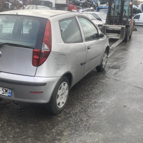 Vehicule-FIAT-PUNTO-2-PHASE-2-2006-7348ca8be6c31814e8a55beeacc6e0eae9575c89f32676aa10392169d494ba38_mtn.jpg