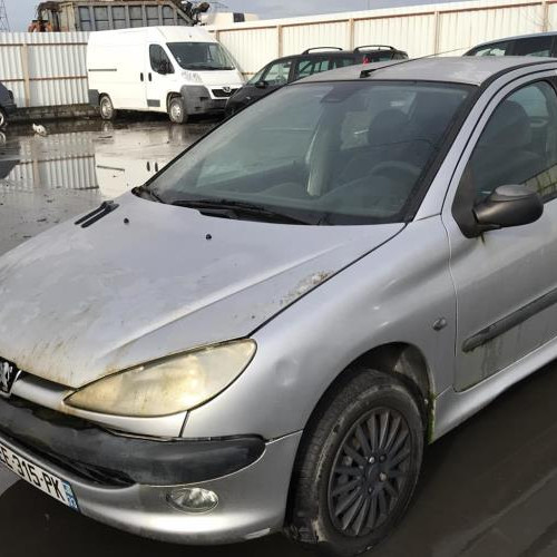Vehicule-PEUGEOT-206-PHASE-1-2000-cbd4e366600d1beb3b8f825b6f261dedd814adbae415e4208d26426c74267939_mtn.jpg