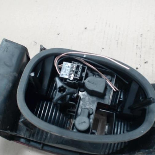 Piece-Feu-arriere-principal-droit-%28feux%29-RENAULT-LAGUNA-2-PHASE-1-2.0i--16V-8b982a3ddd3b4d6d685c2d966fa2a9193b59daacf4c00b5199de503a59d3c5f8_mtn.jpg