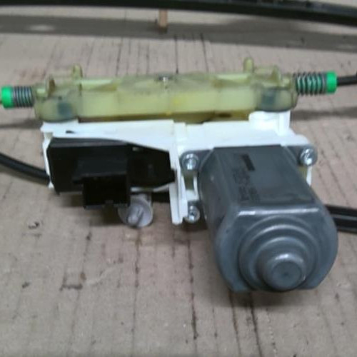 Piece-Moteur-leve-vitre-arriere-gauche-AUDI-Q7-1-PHASE-1-3.0-TDI--24V-V6-TURBO-QUATTRO-4X4-06472662407fd1b714044ccdb01356efd1ff3f0aafa4e5a4fafcfc927feb01d1_mtn.jpg