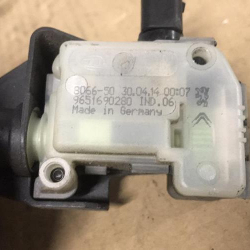 Piece-Trappe-dessence-CITROEN-DS4-PHASE-1-903fdb385eab3a3f10f3bb6219d7618c19609134efe8eb4a6c6eb7730c4f5fbf_mtn.jpg