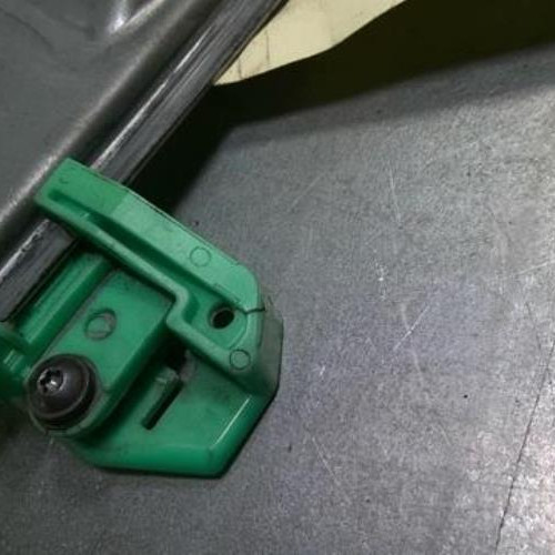 57519382-5548445e-d228-4c95-87e5-eeca85a551ce-Piece-57519382-Moteur-leve-vitre-avant-gauche-8201010937-RENAULT-SCENIC-2-PHASE-1-15-DCI-8V-TURBO-03c88596e18731aa6fea35664350a4be7efadf7af44f467f822569cdff3e6080_m.jpg