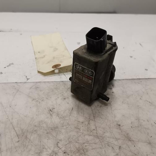 Piece-Pompe-lave-glace-avant-KIA-SOUL-1-PHASE-1-e376adc7ab59e70e566a0a2e1f816721577f8ebbfb27593b0075f9746b089a4e_mtn.jpg