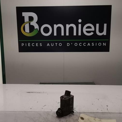 Piece-Pompe-lave-glace-avant-KIA-SOUL-1-PHASE-1-ad48be35e9e1fefb72e406c14766c5398bc879cecd81a5105a7c543e2b0c8c2f_mtn.jpg