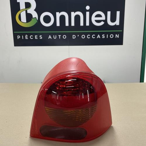 Piece-Feu-arriere-principal-droit-%28feux%29-7700426320-RENAULT-TWINGO-1-PHASE-2-8d8a865968026377982341bf348a8034725178ea2b9cd2ae7f1d121e2667f75c_mtn.jpg