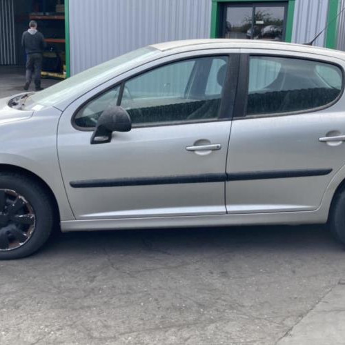 Vehicule-PEUGEOT-207-PHASE-1-2006-5aad1303d2d6e70d45e69dd63d5b21666808589d200abd550d91c83d49ea2739_mtn.jpg