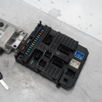 Piece-Boitier-BSI-PEUGEOT-207-PHASE-1-1.4i--16V-73ebf9469f3120634257bf87a3727e0e18befcb9eaa744abd47e07f7e6277bdb_mtn.jpg