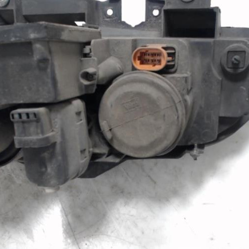Piece-Optique-avant-principal-droit-%28feux%29%28phare%29-RENAULT-ESPACE-3-2.2-DCI--16V-TURBO-ed7c0e1fa991d5046699deac390a60bf2c1a7b480fd65d7c8ed3a8e56498a93e_mtn.jpg