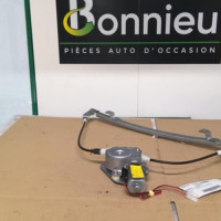 Piece-Moteur-leve-vitre-avant-droit-7700834346-RENAULT-MEGANE-1-a9818ba3a0427127be44380766160d4c0174aa51d0e32a23bf23200c24d6fd72_mtn.jpg
