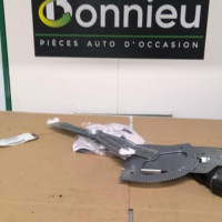 Piece-Moteur-leve-vitre-avant-gauche-7701367867-RENAULT-LAGUNA-1-PHASE-1-616d446893aa6b70e1eaef042375534f21a7c8b6bbcc4b92b1e70214209169de_mtn.jpg