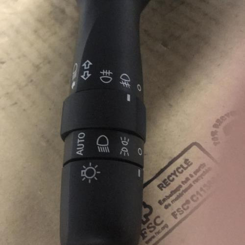 Piece-Commodo-phare-PEUGEOT-108-1cb451292a15f148a452d38815ac8209dd5d2c30567378dc86235da2f47a38bd_mtn.jpg