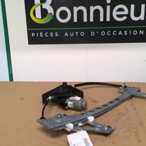 Piece-59209099-Moteur-leve-vitre-avant-droit-PEUGEOT-108-1.0-VTI--12V-db95b9339d34fd2e82cd7fdb92aa54fe02700000442f6cc4c381459a90db3771_mtn.jpg