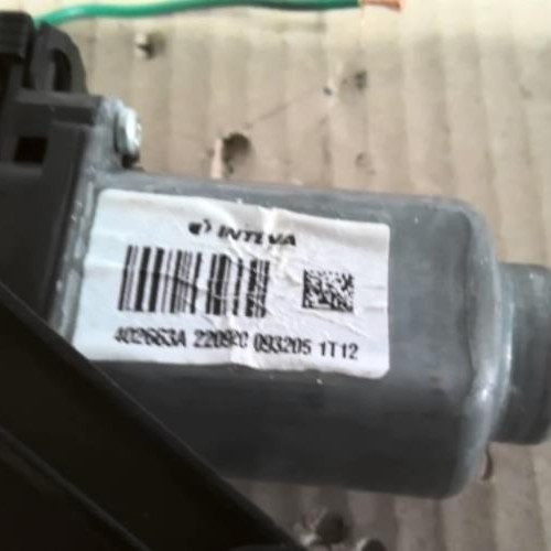 Piece-Moteur-leve-vitre-avant-gauche-PEUGEOT-108-1.0-VTI--12V-912243631c80781c6611e4d2633a82bf003b2c8e1df5be594e5a874a395e5f83_mtn.jpg