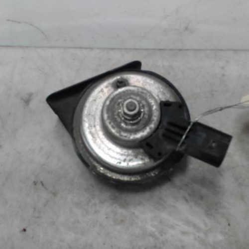 Piece-Avertisseur-Klaxon-VOLKSWAGEN-GOLF-6-2.0-TDI--16V-TURBO-a636d093729a26472d9dcde23b4abdd5c75bbb08f1270d7b2ce43734d49c0595_mtn.jpg