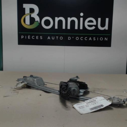 Piece-Moteur-leve-vitre-arriere-gauche-RENAULT-SCENIC-2-PHASE-1-1.5-DCI--8V-TURBO-450ef09ac87b7b888ac71220edef7c3694748d334fa2cecd7bbe4933960a45c6_mtn.jpg
