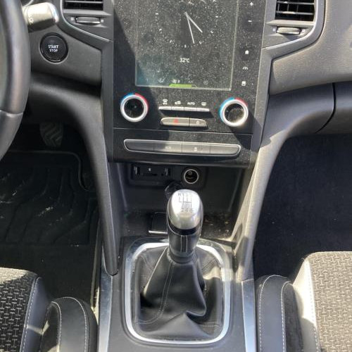 Vehicule-RENAULT-MEGANE-4-PHASE-1-2015-341a77be96d35e9061cfbc35a6d94d9e40bcbf62f5ab00cd620f6bb29ae3f4b4_mtn.jpg