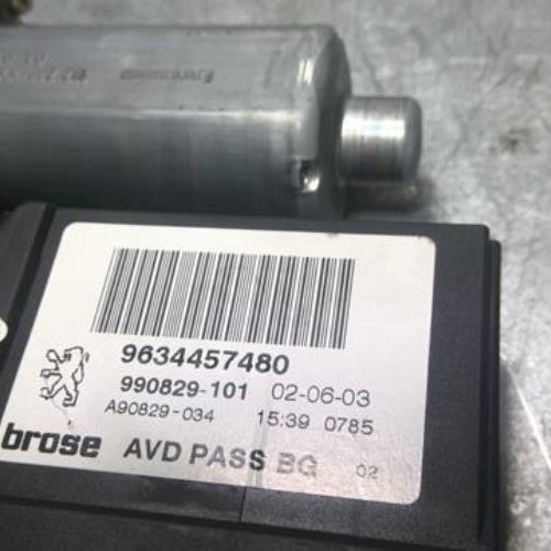 Piece-Moteur-leve-vitre-avant-gauche-PEUGEOT-307-PHASE-1-1.6i--16V-0c1c21383cafe0722a8b7186ed2d02dc9dd3f6480775286b819f721300f70e31_mtn.jpg