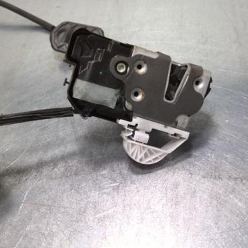 Fermeture centralisee avant gauche