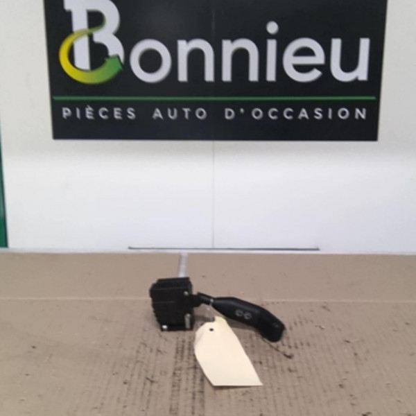 Piece-Commodo-dessuie-glaces-RENAULT-CLIO-1-PHASE-1-1.2i--8V-655ba33295cd71a72f2db23567f412f6df32ceae1385c53145208c42677231d2.jpg