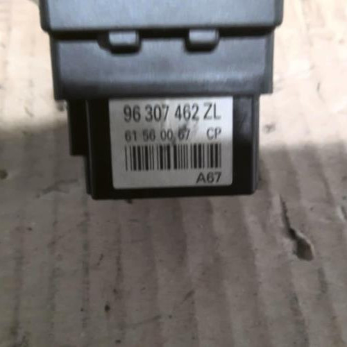 Piece-Commodo-phare-PEUGEOT-206-PHASE-1-2.0-HDI--8V-d969c5c7120550c6c603ef8a4fb7ae8bd25278eda4e04093f9b417da14afc076_mtn.jpg
