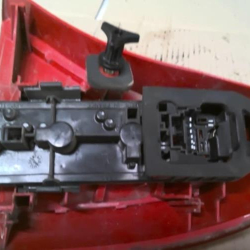 Piece-Feu-arriere-principal-gauche-%28feux%29-RENAULT-CLIO-2-PHASE-1-1.6i--8V-af4be056c28d2355d83330b8d9ecdaa7f53e5259dc6ea3446bb3230a5b2f3831_mtn.jpg