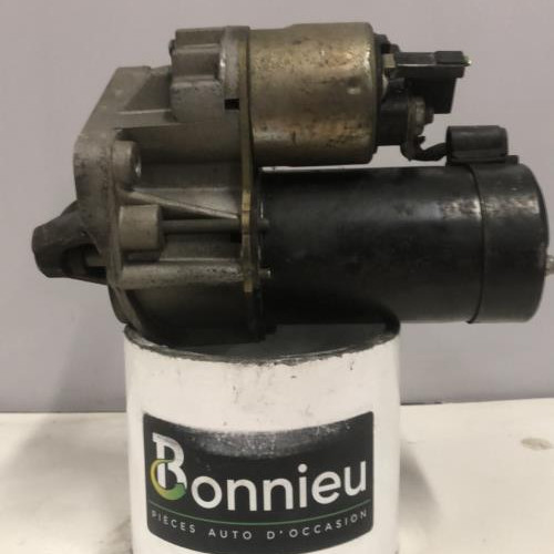 60957555-efd44ea4-26f1-440f-a1ce-2cc91b7680d5-Piece-Demarreur-8200584664-RENAULT-CLIO-2-PHASE-1-7a35ddc842e6f7b53d3fd6837f2105bd168b51b3342bcf83473b2ea7b59fb875_m.jpg