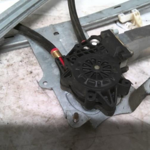 Piece-60962222-Moteur-leve-vitre-avant-droit-CITROEN-XSARA-PICASSO-PHASE-1-2.0-HDI--8V-TURBO-c96795a770a70f929cd452b24617d178f9974385c2f32f8ce45a5575062746b4_mtn.jpg