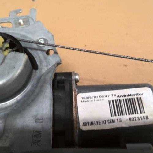Piece-Moteur-leve-vitre-avant-droit-PEUGEOT-207-PHASE-2-BREAK-1.6-HDI--8V-TURBO-9e38106365af77682d6cc1fea73e8298e0598562adfbbbb752b49a582c428077_mtn.jpg