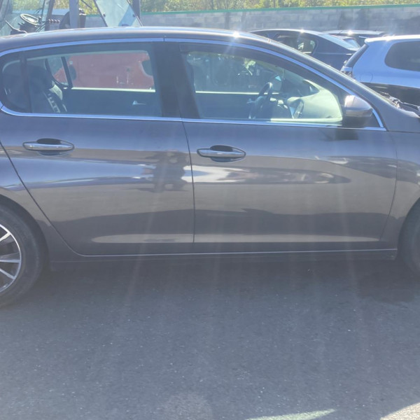 Vehicule-PEUGEOT-308-2-PHASE-1-2014-66d92e143455753bda9cd074e2fa7483748d755ead0c755ef7b3d6e0c9de5798.jpg