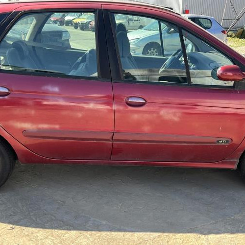 Vehicule-RENAULT-SCENIC-1-PHASE-2-2002-80ea1bd0bde53085450c87ca582e55fbef72bf10a1fd77af5a3f0abfc9e572c9_mtn.jpg