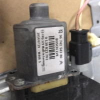 Piece-Moteur-leve-vitre-avant-droit-PEUGEOT-208-1-PHASE-1-b0bc8478608150e8ad3b86e5f247fb7e48af1fe6ea490fb04c5282a45033ea74_mtn.jpg