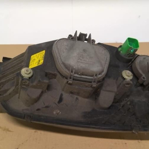Piece-62634927-Optique-avant-principal-gauche-FORD-FIESTA-4-PHASE-2-1.25i--16V-8dc32fc70c47cb1f2a47be26c89954950c4cb4af7fbf5d248f2e133fab57769d_mtn.jpg