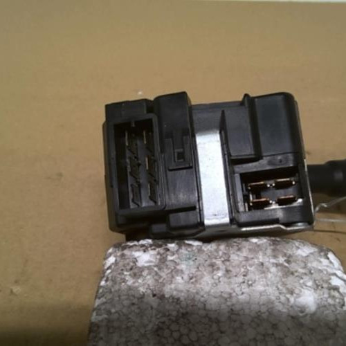Piece-62642789-Commodo-phare-RENAULT-CLIO-1-PHASE-3-1.2i--8V-0d6fae0cb29dddc722c57db5dc3bca23341c44417a01be3e68c4e028fca51639_mtn.jpg