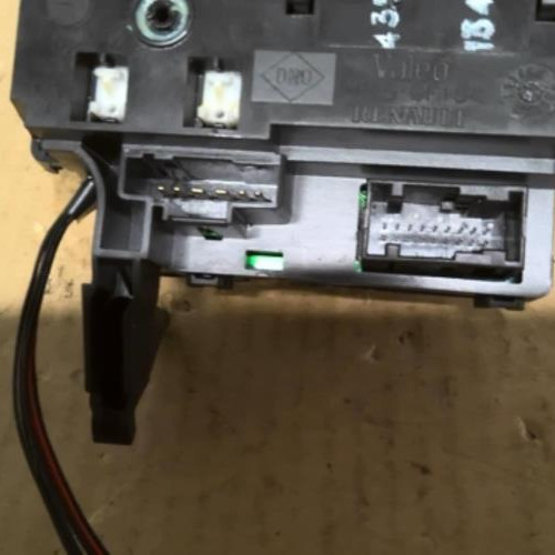 Piece-62730925-Commodo-dessuie-glaces-RENAULT-SCENIC-2-PHASE-1-1.5-DCI--8V-TURBO-79b9a15778997022cff982a3bdd33fed6284d587d634fd56515b01afa7bbd6f4_mtn.jpg
