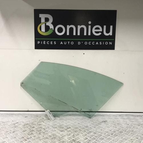 Piece-Vitre-avant-gauche-PEUGEOT-3008-1-PHASE-1-cfd8ced40fbae3b27205d2d0ada0c28597b8cdf2358f2b25ce3b64e7d45e8a0e_mtn.jpg