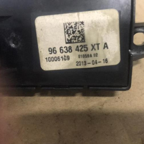 Piece-Bouton-de-warning-96638425XT-PEUGEOT-3008-1-PHASE-1-d3d96254fc6bc58f72f2e5a46755476ecc5caf96906c9480279f41271ae4766a_mtn.jpg