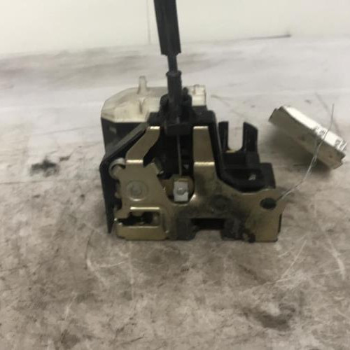 Piece-Fermeture-centralisee-avant-gauche-RENAULT-CLIO-2-PHASE-2-d7c573090d4a55a521a737e1c464496bf89861704e3eccb6c929a20d2031e954_mtn.jpg