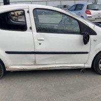 Vehicule-PEUGEOT-107-2011-83dddfa261087509dfb77bdc27f8dc9ca07e088df189a9604d08613e1372187b_mtn.jpg