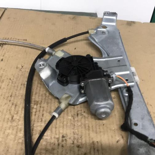 Piece-Moteur-leve-vitre-avant-gauche-RENAULT-CLIO-3-PHASE-1-cb1af824e96da4c70477a49763f625c2a438e9a43325be3ac5f279546acec035_mtn.jpg