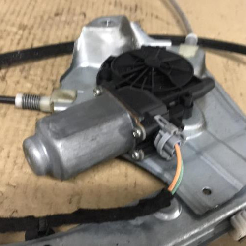 Piece-Moteur-leve-vitre-avant-gauche-RENAULT-CLIO-3-PHASE-1-f4e40955d873b972cd0acaec296fce12005abbe6b652de2ce9789effe89e0886_mtn.jpg