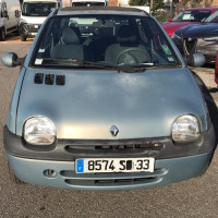 Vehicule-RENAULT-TWINGO-1-PHASE-3-2004-80b92233f50a2410fe9bdaac4b8a902a5e426e9fcd60e34234798608a1b46608_mtn.jpg